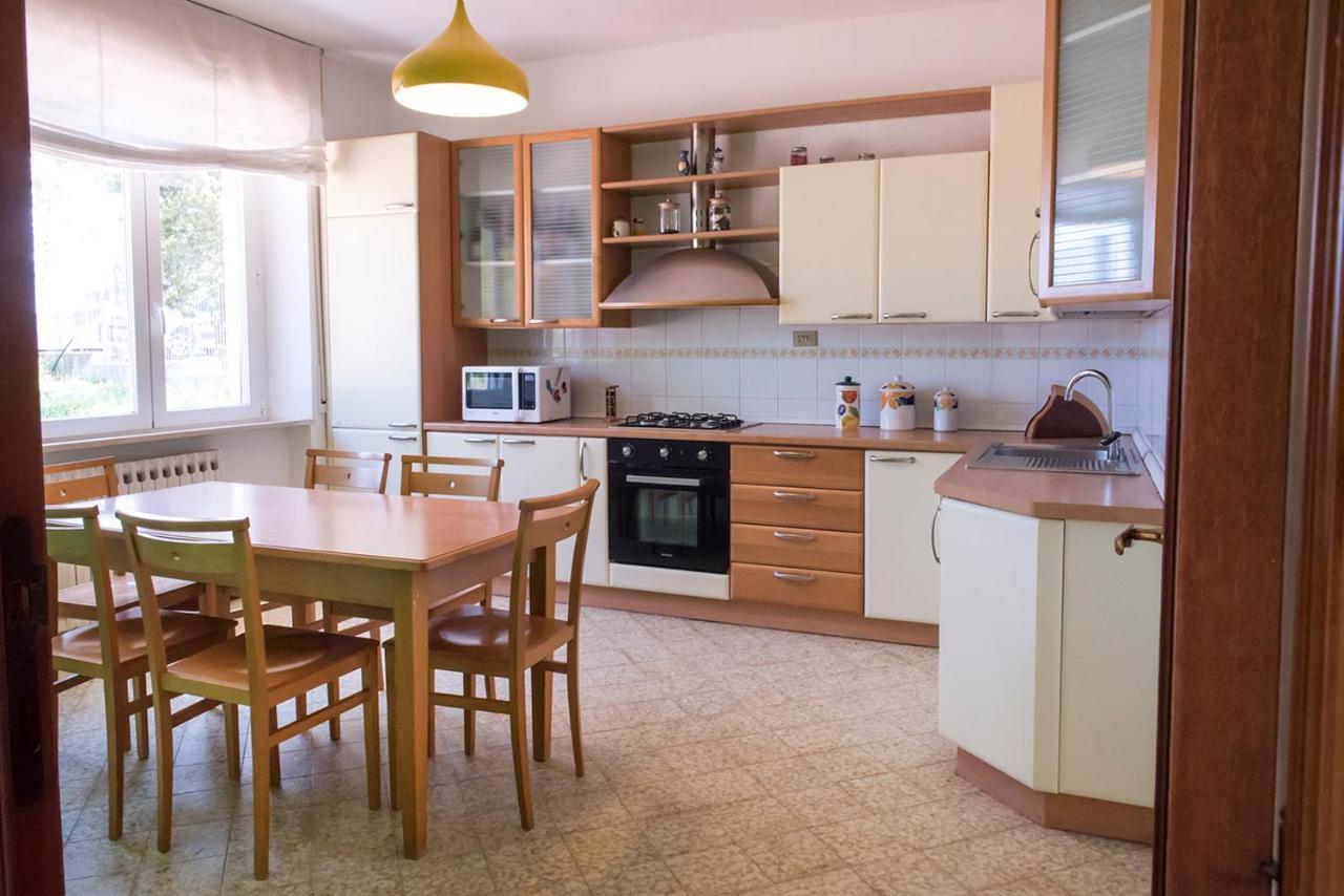 A11 - Varano, Delizioso Trilocale Con Giardino Ancona Exterior photo