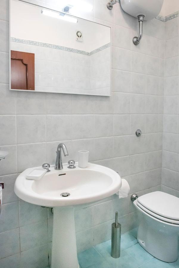 A11 - Varano, Delizioso Trilocale Con Giardino Ancona Exterior photo